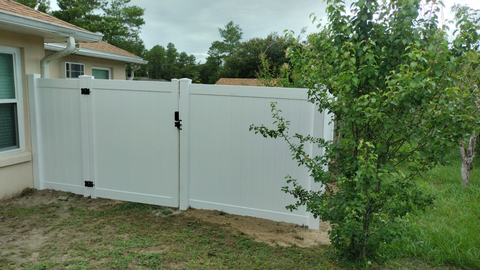 Get a free gate when you install a new fence in Orlando! Professional fencing services with unbeatable value. Limited-time offer from your trusted local contractor. Call now for a free estimate.